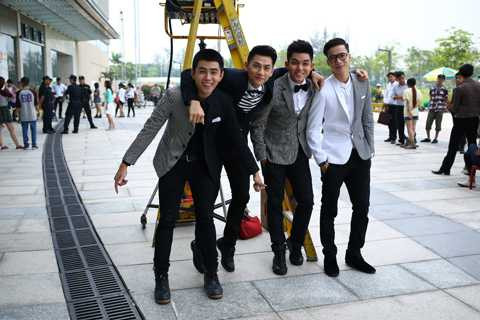 Nhóm 365 bày cách tán tỉnh gái xinh trong MV mới