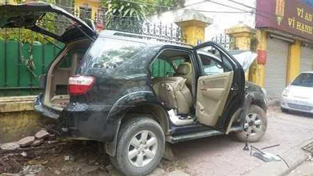 Chiếc <a href='https://vtcnews.vn/oto-xe-may.31.0.html' >ô tô</a> chở các đối tượng vân chuyển ma túy