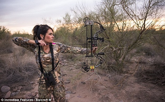 Tờ Dailymail của Anh còn gọi đây là 'những nữ hoàng sắc đẹp khát máu'.