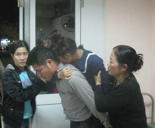  Người vợ trẻ đã khóc ngất đi khi biết chồng thiệt mạng trong vụ cháy Zone 9 ngày 19/11