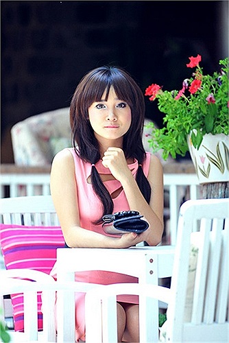 Nhã Phương đã từng lọt vào Chung kết Miss Ngôi sao 2010. Ngoài ra cô còn đạt Giải Top 3 cuộc thi Mỹ nhân Game thủ 2008