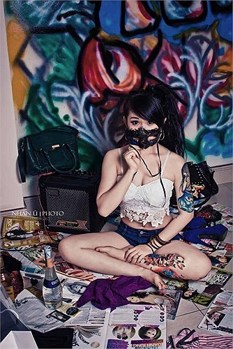 Đinh Nguyệt Cầm ( biệt danh Ty mì tôm) cho biết: Hình xăm đầu tiên của mình là dòng chữ 'I love my family'. Vì mình rất yêu gia đình mình và luôn đặt họ lên hàng đầu. 