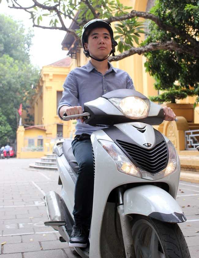 Thiếu gia nghìn tỷ thích đi xe máy