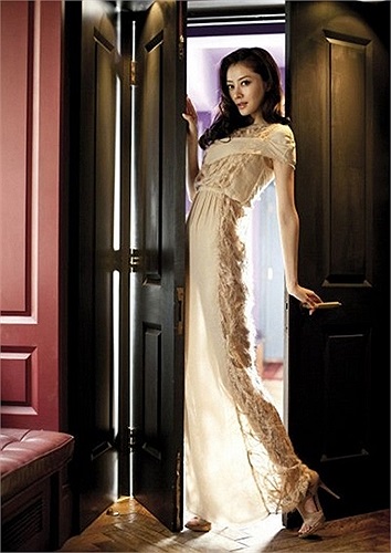 Hùng Đại Lâm luôn là ác mộng với đồng nghiệp nam khi cô cao 1m79 và có đôi chân dài miên man 109 cm.