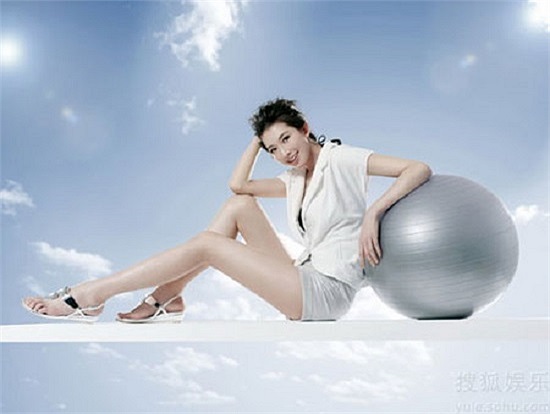 Không lạ khi tên cô luôn nằm trong danh sách những chân dài được nhận cát-xê cao nhất trong làng mốt.