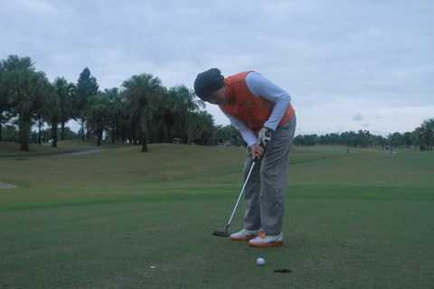 Những đường bóng tuyệt đẹp trong mưa lạnh