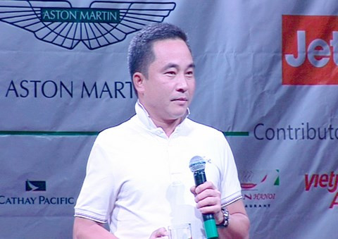 Những đường bóng tuyệt đẹp trong mưa lạnh