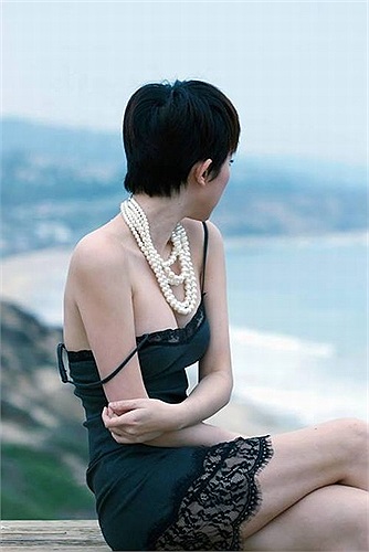 Không còn hình ảnh một cô bé đáng yêu ngày nào, giờ đây Tóc Tiên đã trở thành một cô nàng sexy, quyến rũ và có phần nổi loạn. 