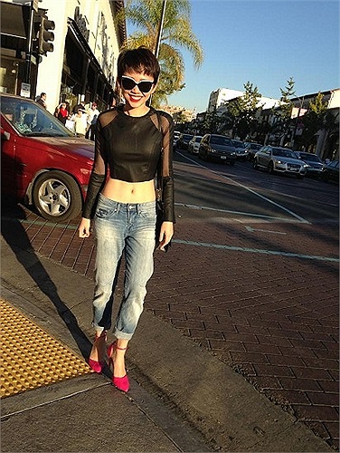 Cùng ngắm thêm những hình ảnh nổi loạn của Tóc Tiên trong các trang phục kiệm vải từng gây sốt cộng đồng mạng: