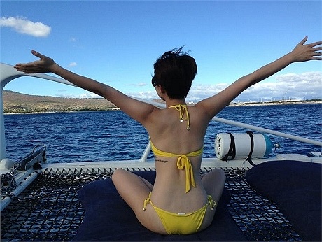 Cô cũng khỏe khoắn trong các hoạt động thể thao, ngoài trời.