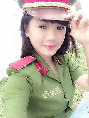 Nhung cho biết việc cô tham gia đóng phim rất tình cờ, vì biết tin đoàn phim Truyền hình Việt Nam sẽ hợp tác với Học viện để quay một bộ phim nói về đời sống sinh viên cảnh sát và chọn một số diễn viên phụ cho bộ phim