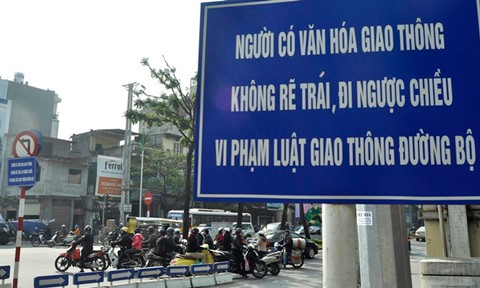 Tự nhận vô văn hóa, ngang nhiên vi phạm luật giao thông