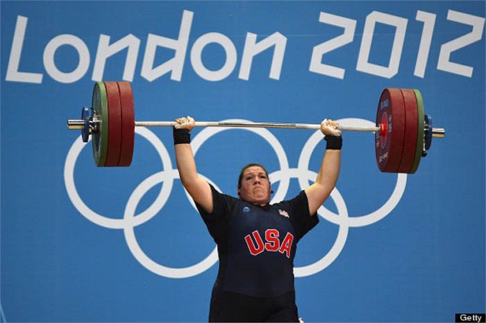 Trong thế vận hội 2012 tại London, Sarah Robles đã lập kỷ lục khi nâng trọng lượng ta 265 kg gấp đôi trọng lượng cơ thể. Cô có thời gian biểu tập luyện dày đặc 3 lần/ngày từ 7 giờ sáng đến 4 giờ chiều. 
