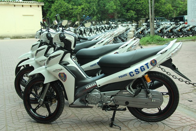 8 chiếc xe Kawasaki Ninja 250R được thanh tra giao thông Đồng Nai mua về. 