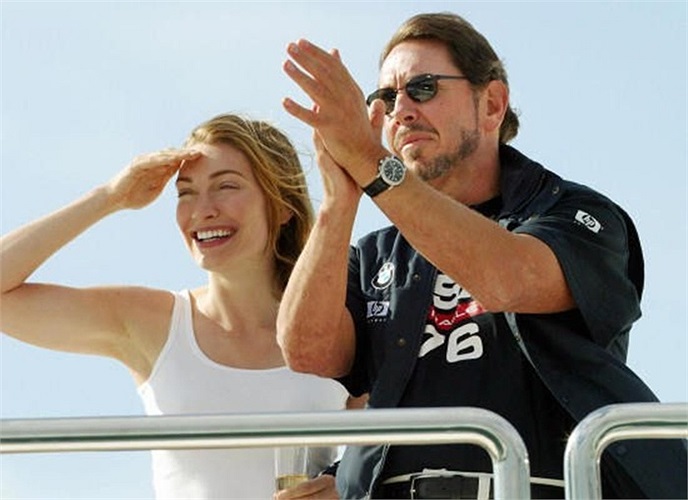  Melanie Craft (Mỹ), tác giả của cuốn 'Man Trouble', không hề gặp chút khó khăn nào khi tìm cho mình một phu quân giàu có. Lawrence Ellison, chồng Craft, là người đồng sáng lập hãng Oracle và có tên trong danh sách những người giàu nhất thế giới.