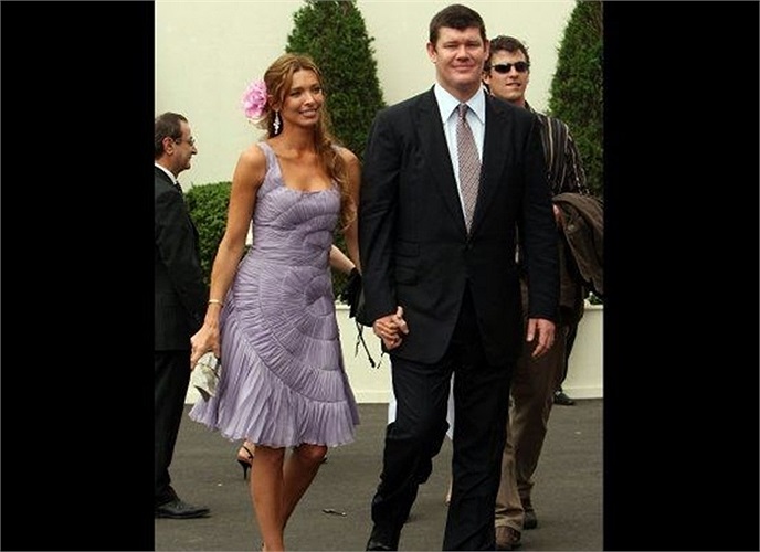 Người mẫu kiêm ca sĩ người Úc Erica Baxter nên duyên với tỷ phú James Packer năm 2007. Đế chế truyền thông của Packer đã đưa ông lên ngôi vị người giàu nhất xứ sở chuột túi.