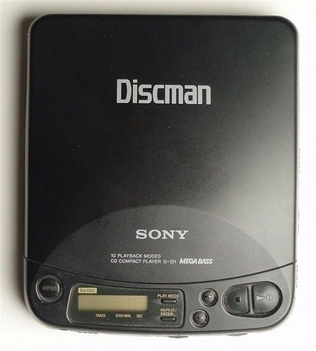 Máy nghe nhạc Sony Discman, dù bây giờ đã lỗi thời, nhưng nó vẫn luôn được sủng ái ở mọi thời đại.