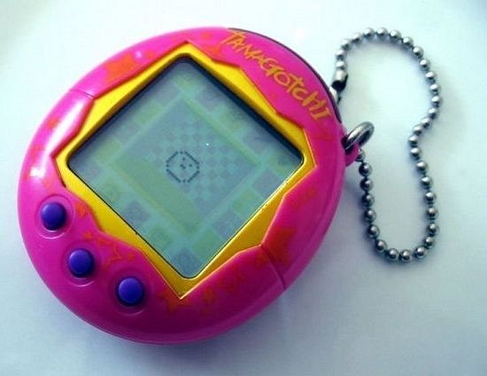 Tamagotchi được biết đến như một trò nuôi thú cưng trong thế giới ảo. Ai cũng mê mẩn nó dù có đôi lúc ta quên cho nó ăn.
