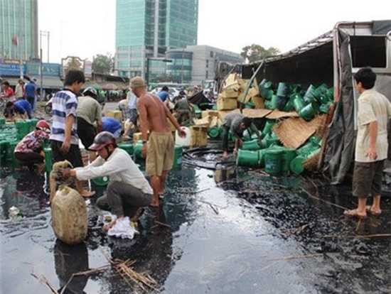 Điểm lại những vụ ‘hôi của’ xấu xí của người Việt