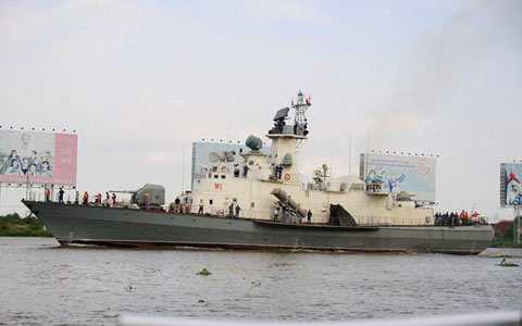 Tàu tên lửa Molniya do Việt Nam tự đóng đang thử nghiệm trên biển với tên lửa chống hạm Kh-35E