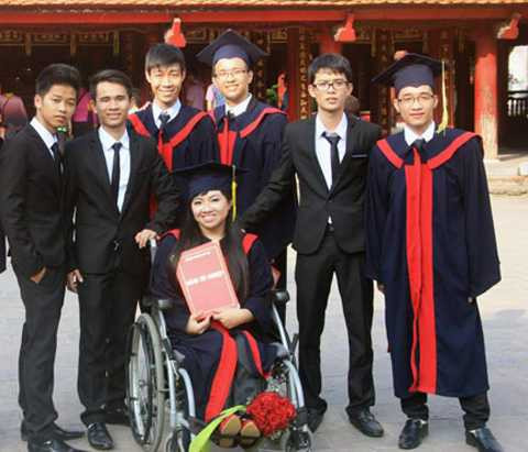 Hương là 1 trong 10 sinh viên xuất sắc nhất của Học viện Tài chính