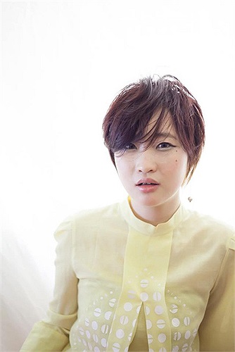 Hikaru Cho là họa sĩ tự do sống tại thủ đô Tokyo, Nhật Bản. 