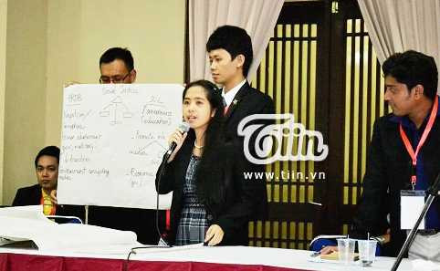 Nữ sinh xinh xắn tham dự 6 hội nghị quốc tế/năm