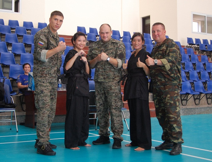 nữ cảnh vệ việt nam