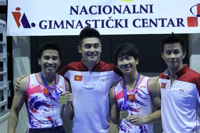 Nguyễn Hà Thanh (ngoài cùng bên trái) - Ảnh: Nguyễn Đăng.