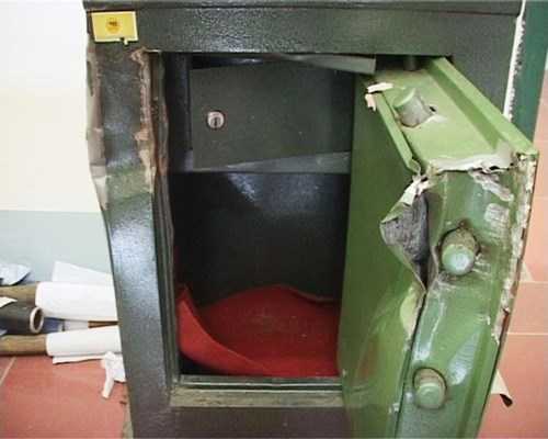 Kẻ gian đột nhập vào trường học, phá két cuỗm đi 200 triệu đồng 