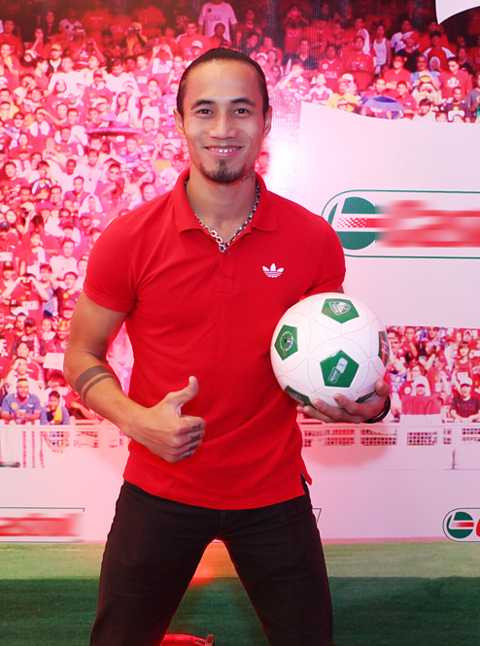 Phạm Anh Khoa, Suboi cuồng nhiệt cùng bóng đá