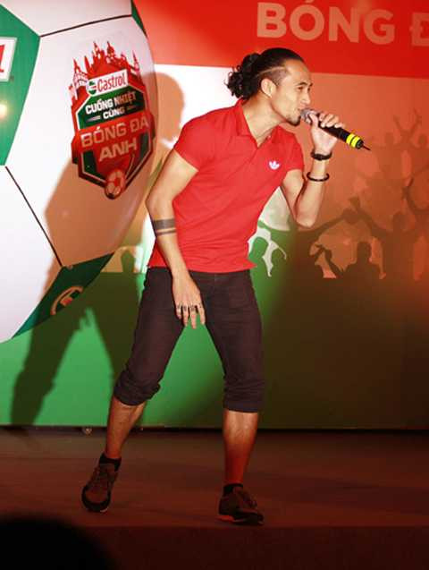 Phạm Anh Khoa, Suboi cuồng nhiệt cùng bóng đá