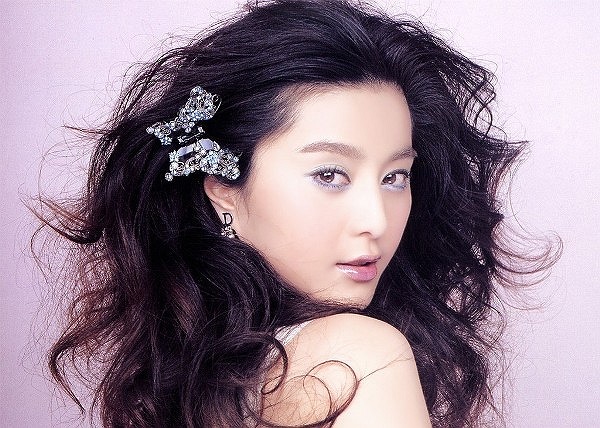 Phạm Băng Băng được coi là nhan sắc mà từ hai mươi năm nay đều hiếm gặp. Trang Tân Hoa Xã cho rằng, vẻ đẹp của Phạm Băng Băng luôn nổi trội nhờ sự pha trộn giữa 'cổ' và 'kim'.