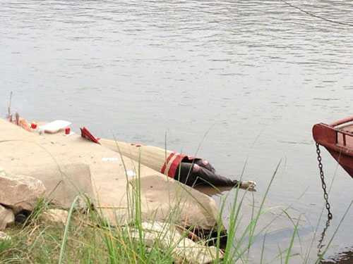 Phát hiện 1 người chết trôi trên sông Hồng