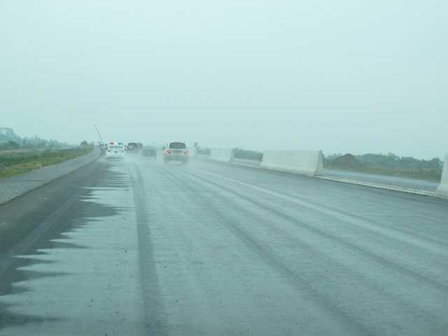 Phó Thủ tướng thị sát đường cao tốc hiện đại nhất Việt Nam