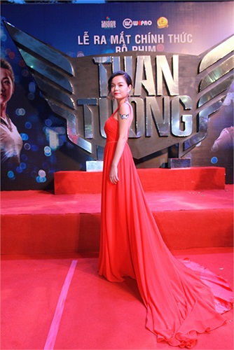 Phạm Quỳnh Anh, vợ 'ông bầu' Quang Huy cũng tham gia phim của chồng. Cô vào vai người mẹ đã mất của Trí.