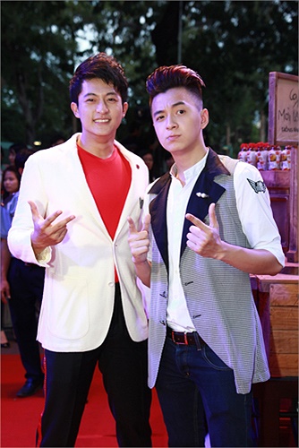 Ngô Kiến Huy và Hot boy Harry Lu khoe vẻ điển trai làm các fan mê mẩn.