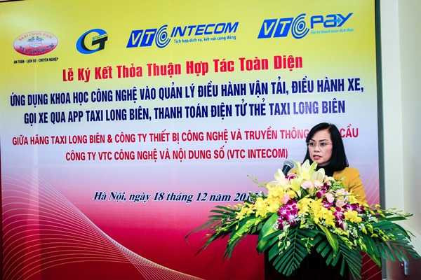 Đại diện Hãng Taxi Long Biên – lên chia sẻ về hướng đi mới trong việc áp dụng công nghệ trong quản lý và thanh toán điện tử của hãng.