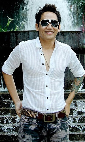 Vài năm trước, Duy Mạnh từng khiến khán giả vỡ òa cảm xúc với nhân vật trong ca khúc 'Kiếp đỏ đen' nhưng ít người biết rằng anh đã khai thác chính cuộc đời mình. 