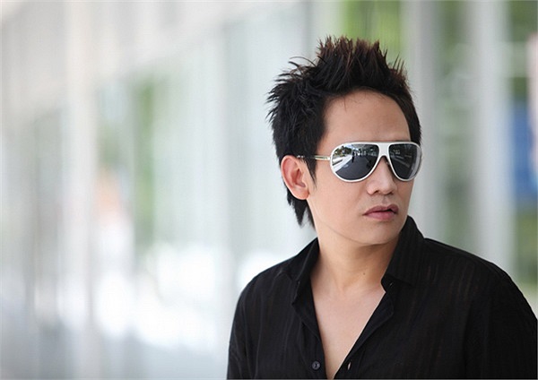 Cũng vì thế mà anh không còn thời gian, tâm trí cho sáng tác nữa. Rồi anh sa vào rượu và mất giọng hát. Đó là lúc anh tỉnh ra và bắt đầu một kế hoạch cho thời 'hậu ăn chơi'.