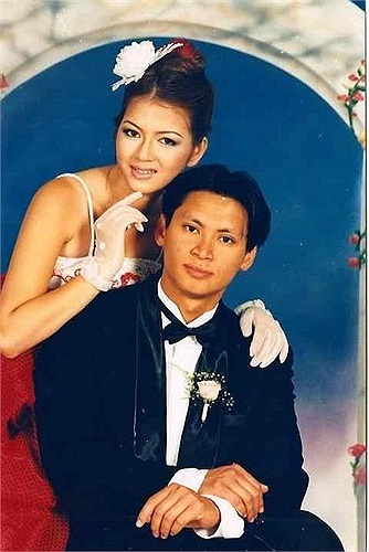 Lý Nhã Kỳ một mực phủ nhận và người đẹp cho biết cô không biết tên người đàn ông trong giấy đăng ký kết hôn là ai. 