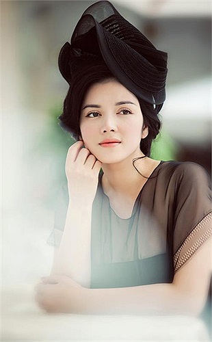 Đó là người biết chăm sóc, biết chia sẻ, quan tâm, đặc biệt là rộng lượng và cao thượng. Người yêu hiện tại của Lý Nhã Kỳ là tình yêu thứ 3.