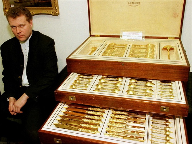 Nga: 1.015 tấn. Quý 3/2013 là lần đầu tiên lượng vàng dự trữ quốc gia của Nga vượt mốc 1.000 tấn.