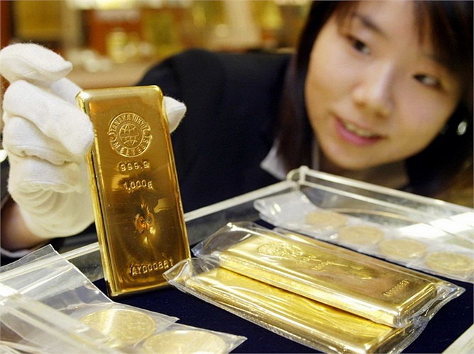 Nhật Bản: 765 tấn. Nếu không phải bán vàng để trợ giúp nền kinh tế 20.000 tỷ Yên vào năm 2011 thì số lượng vàng mà quốc gia này dự trữ còn nhiều hơn nữa.