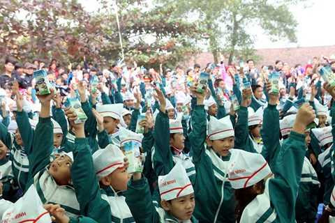 Quỹ sữa Vươn Cao Việt Nam về vùng núi Phú Thọ