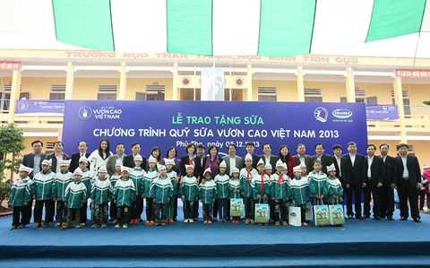 Quỹ sữa Vươn Cao Việt Nam về vùng núi Phú Thọ
