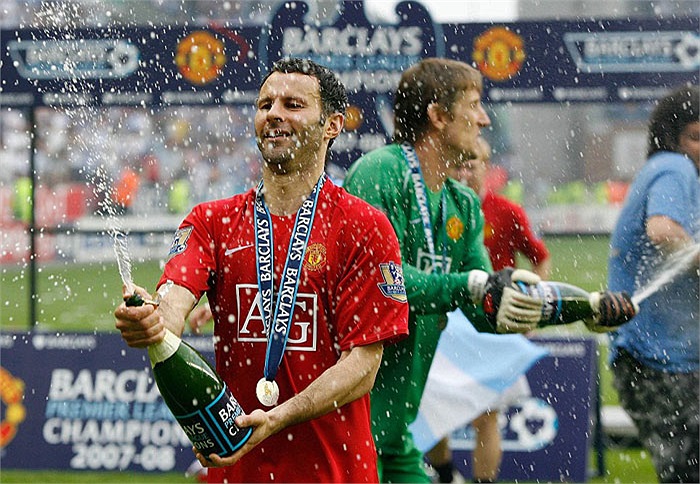 Giggs ăn mừng chức vô địch Premier League năm 2008
