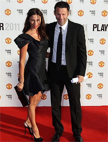 Giggs tổ chức hôn lễ với bà xã Stacey vào tháng 5/2011