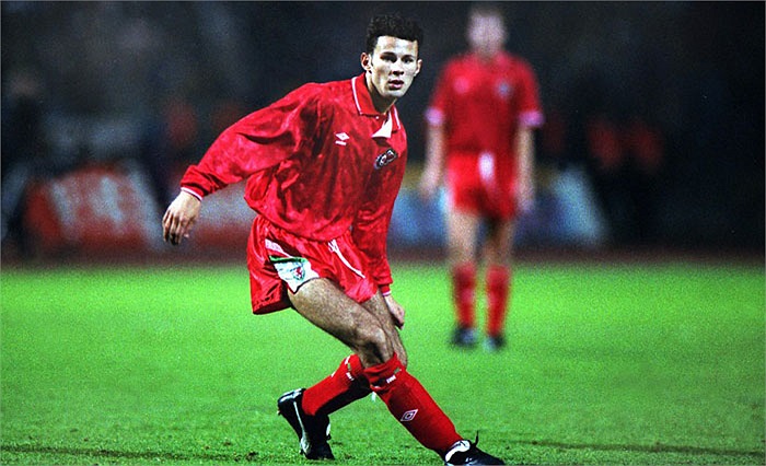 Ngày 16/10/1991, Giggs ra mắt đội tuyển xứ Wales trong trận giao hữu gặp đội tuyển Đức