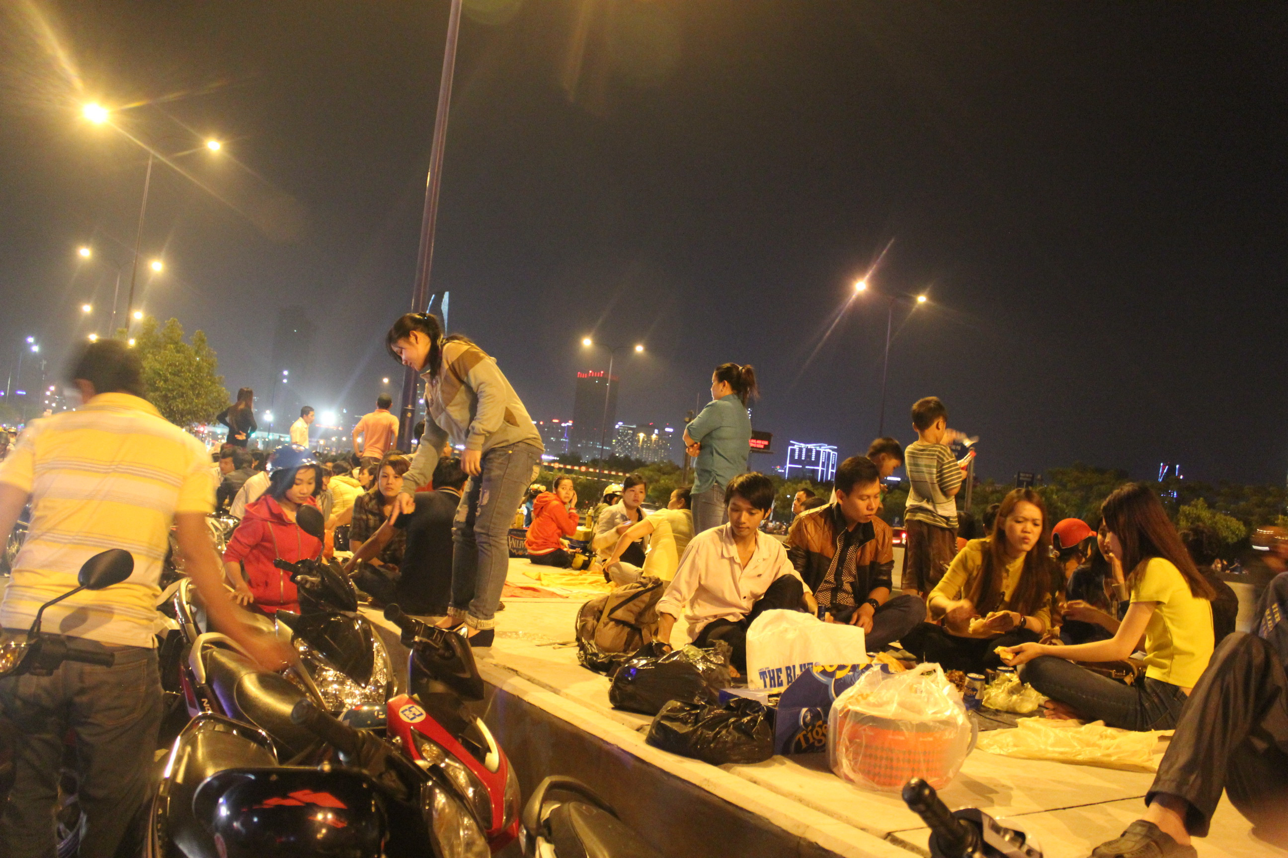 Sài Gòn nghẹt thở đón năm mới 2014